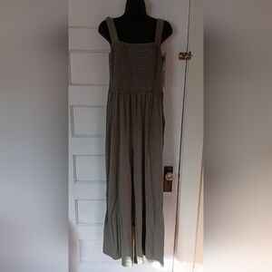 NWT green romper ( L )